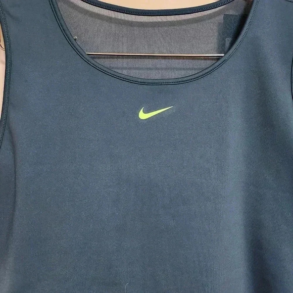 Nike-Crop top colorblock training bra - Picture 7 of 9